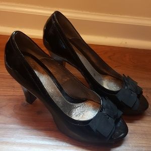 Sofft Black Patent Leather Dress Shoes (Heels)